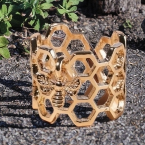 Anthropologie Jewelry - ANTHROPOLOGIE HONEY-COMB BEE CHARM RING
